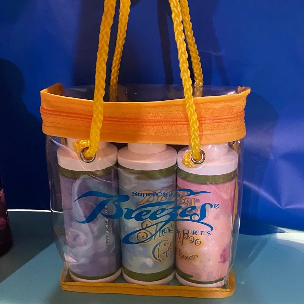 Shower Gel, Body Lotion & Shampoo Trio with Carry Case Travel Vacation Resort